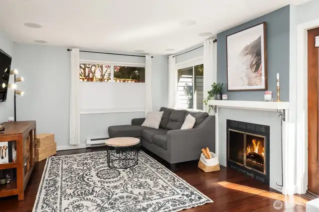 The home is an end unit so you have windows in three different directions.