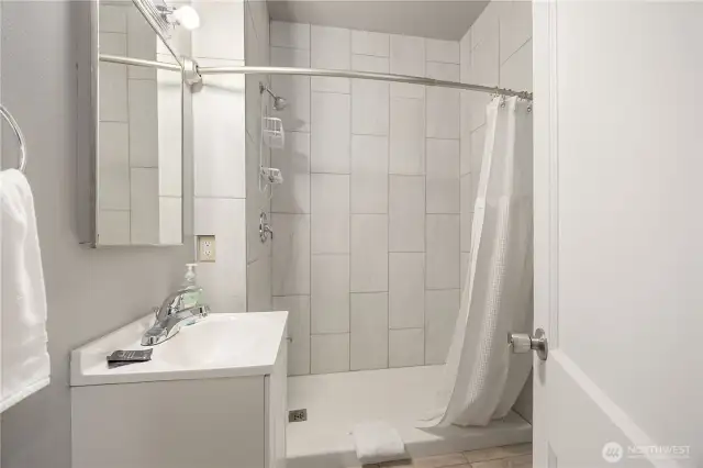 Main Bathroom dividing the two bedrooms and off the Family Room.