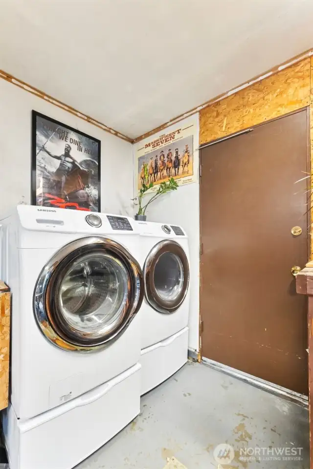 Washer & dryer included!