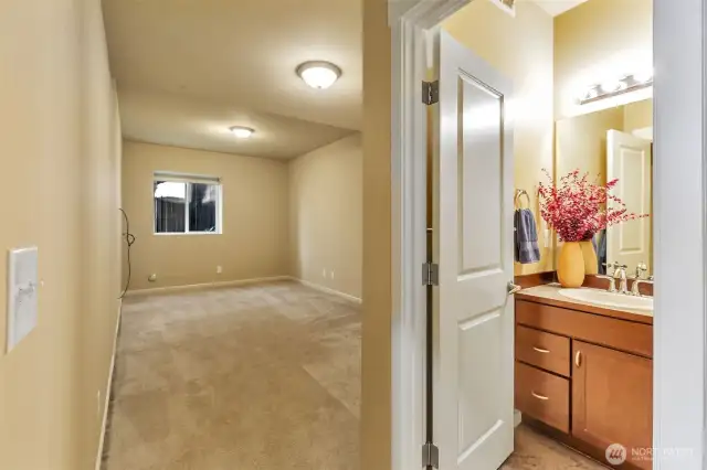 Attached bath to bedroom - entry level