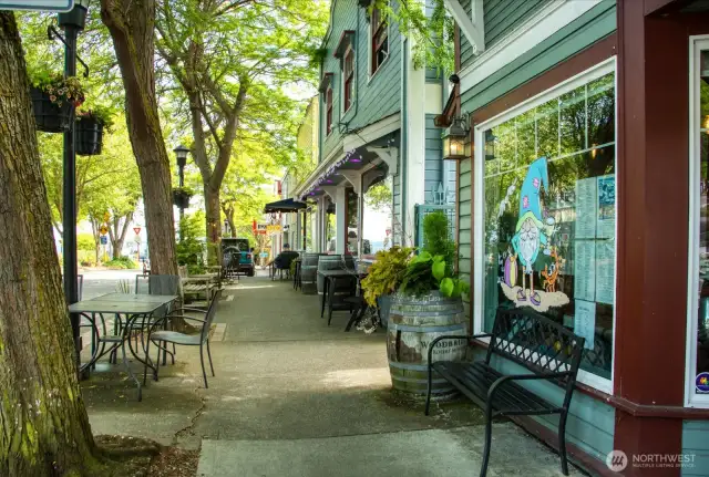 Lovely shops and restaurants in Kingston.