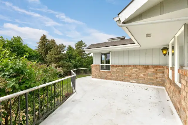 Upper Deck/Balcony with Front Yard Views