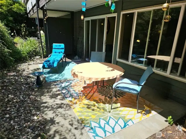 Enjoy the breeze that keeps this lower unit cool.