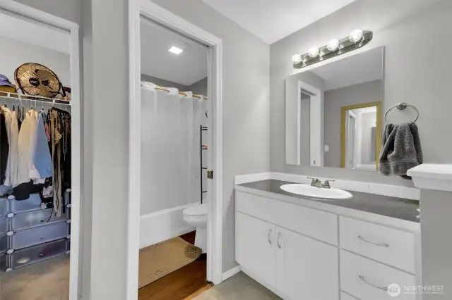 primary bedroom with an on-suite bath and walk-in closet