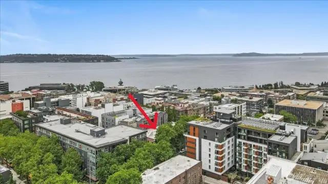 Ideal location, near the Seattle Center, Waterfront Park, numerous restaurants, shopping, etc.