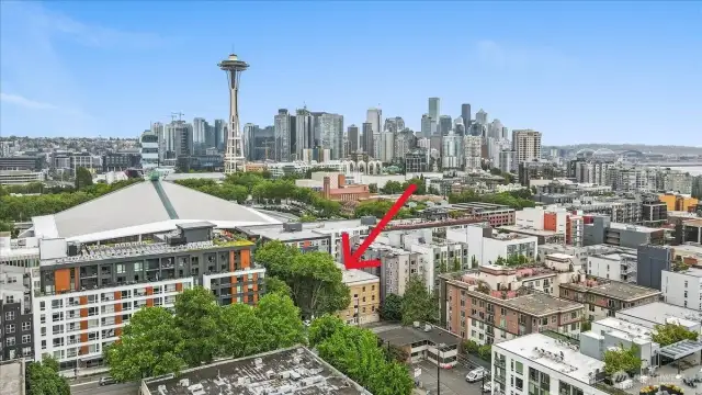 Ideal location, near the Seattle Center, Waterfront Park, numerous restaurants, shopping, etc.