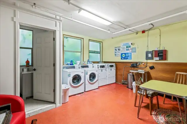 Laundry roomnearby, on same floor, just down the hallway