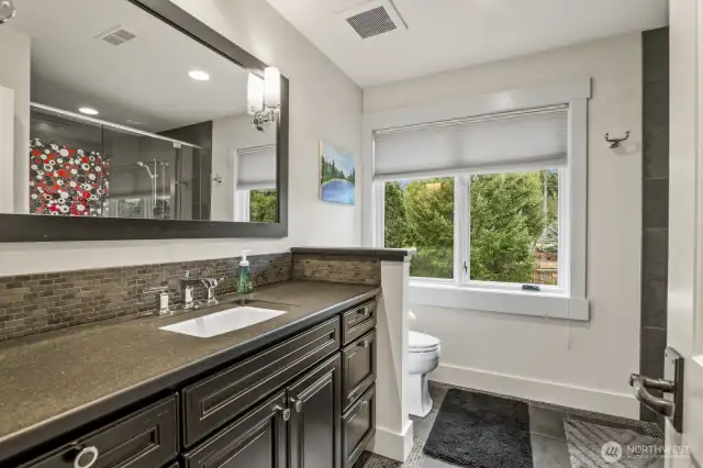 The 4th en-suite bathroom upstairs.