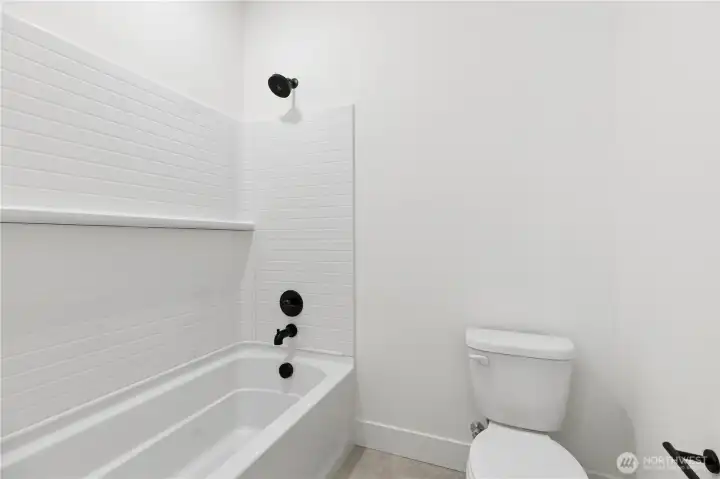 3rd floor Hall Bath
