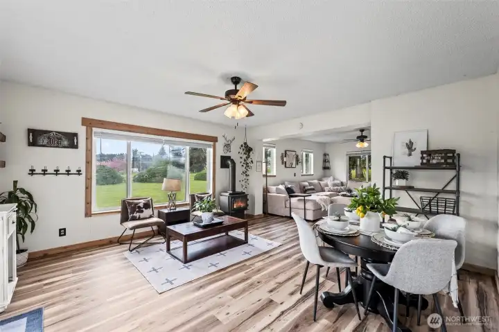 Dining & family room area