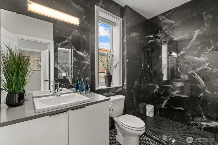 Downstairs en suite bathroom