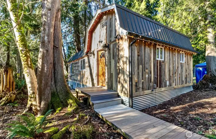 Cabin-bed, bath, loft, kitchen, living/dining area's,  porch.