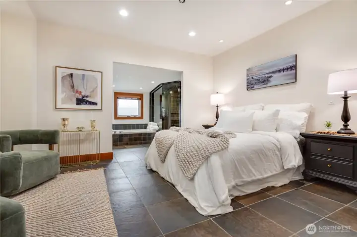 Mainfloor Primary Bedroom