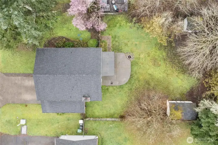 Excellent location near the Regional Athletic Complex, shopping including Costco and Home Depot, multiple dining options, schools, I-5 and JBLM. Welcome home!