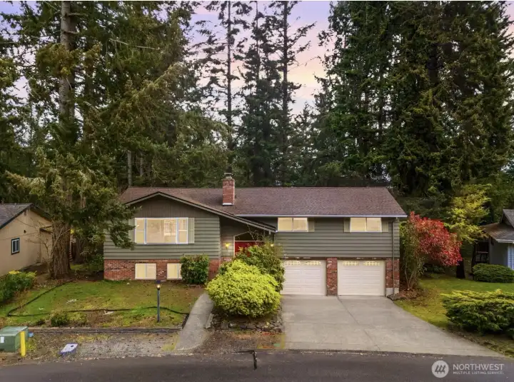 This photo has been virtually staged