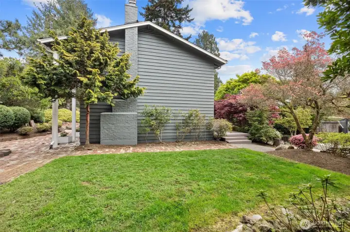 Plenty of yard space for outdoor games and BBQ's