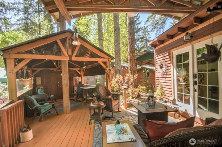 BACK OF PROPERTY WITH 2 SHEDS, ONE IS CURRENTLY AN OFFICE SPACE WITH WINDOW AND FAN, WASHER/DRYER.