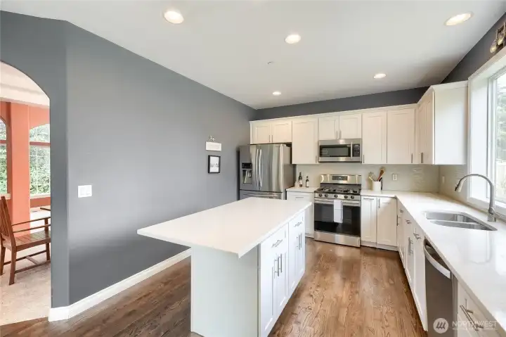 Stainless Steele appliances and they all stay!
