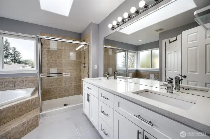5 piece bath in primary