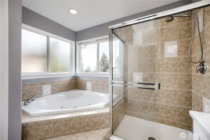 Jetted tub too!