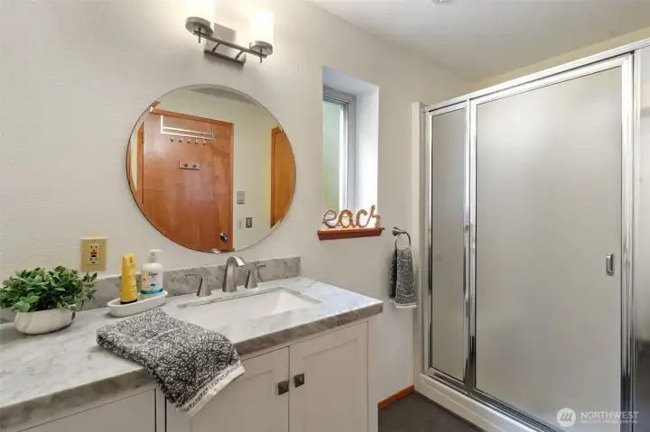3/4 Guest Bathroom located just off the utility room. 3/4 Guest Bathroom located just off the utility room.
