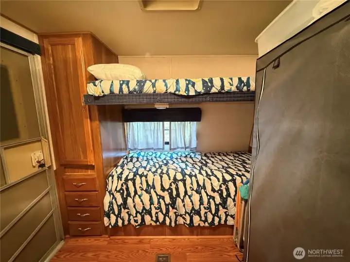 bunkroom with 2 beds bunkroom with 2 beds