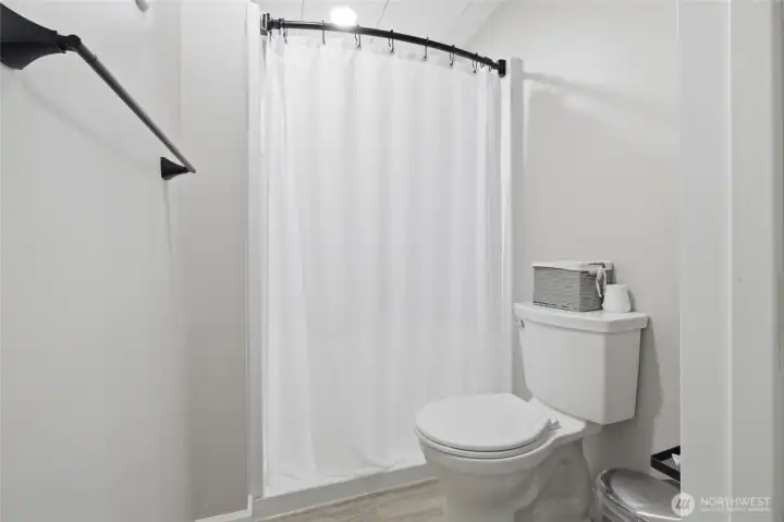 Master Bedroom's bathroom