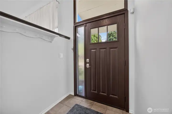 Entry with solid wood door and glass highlights Entry with solid wood door and glass highlights