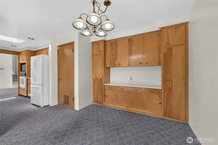 Eating space with built in cabinets Eating space with built in cabinets