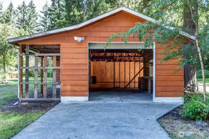 3 Car Garage / Shop