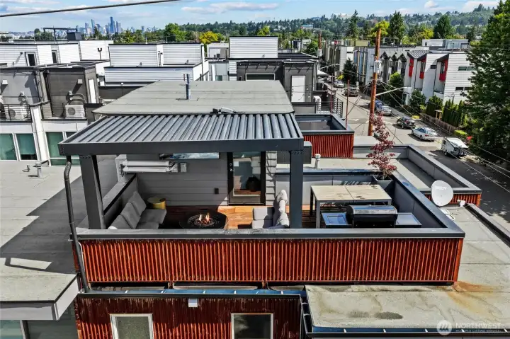 Rooftop is covered with a pergola and heating included Rooftop is covered with a pergola and heating included