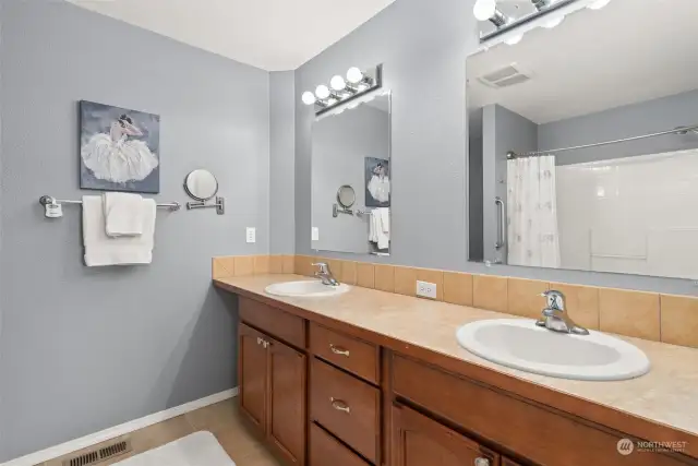 Dual sinks for ease of getting ready in the morning.