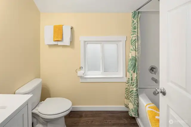 Unit B bathroom