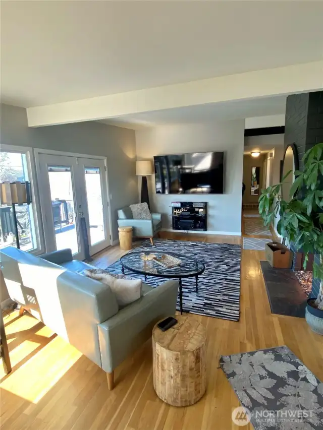Living room pic with furniture