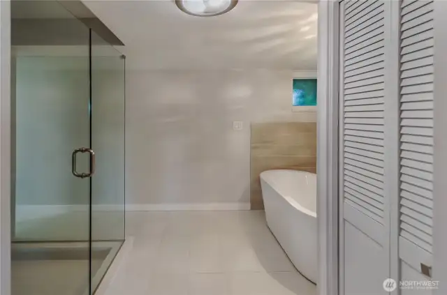 Another view of the primary bath