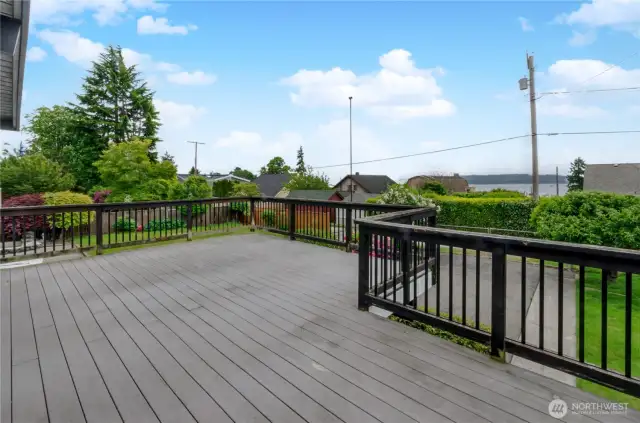 Entertainment sized deck with extensive Views & Sunsets