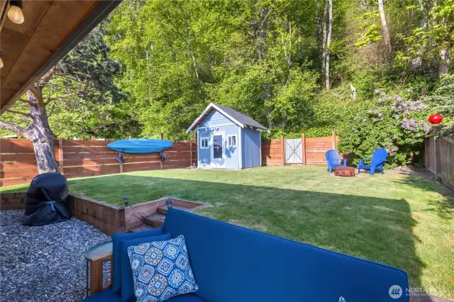 Even the BBQ, Kayak and game of cornhole are included.