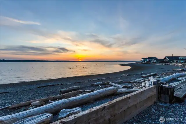 McKee's Beach is a Private Beach community with 5 beach access points, including 2 boat launches!