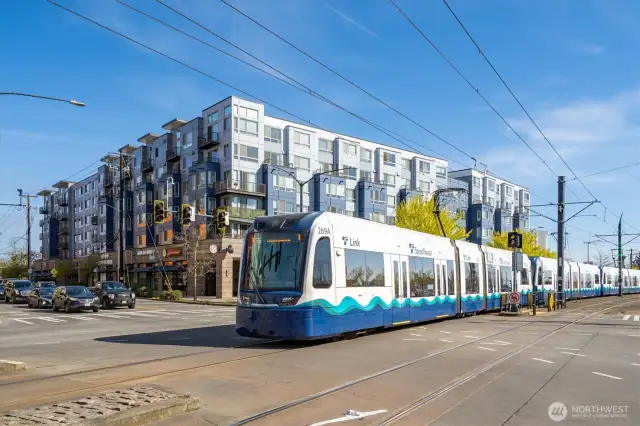 Link light rail just 2 blocks away.