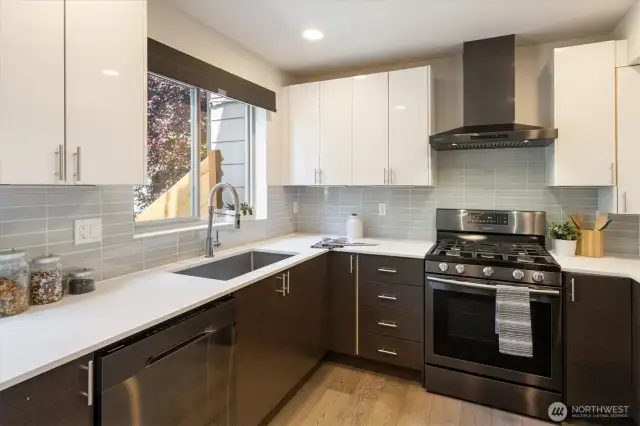 All kitchen appliances included!