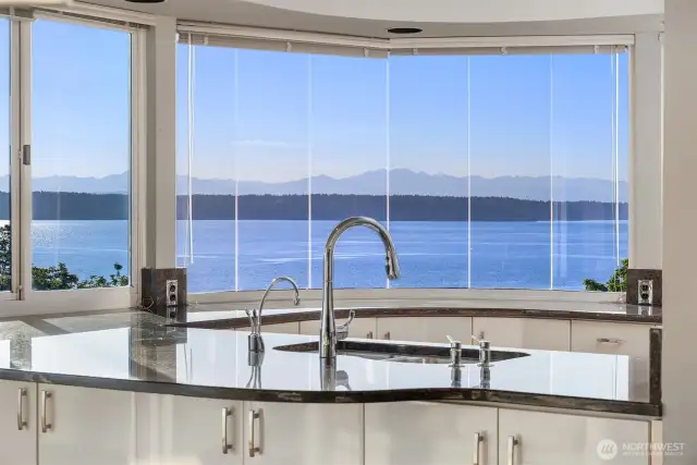 The views act as an ever-evolving backdrop. Here one could almost feel like on board of a ship.