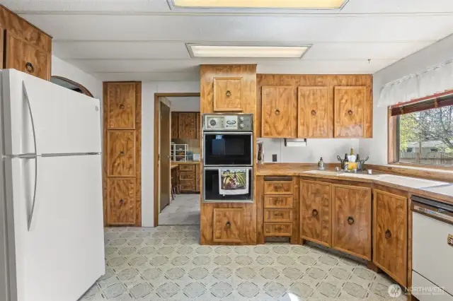 Plenty of room for storage in kitchen
