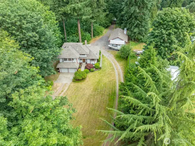 Driveway comes up the back side~love this view1