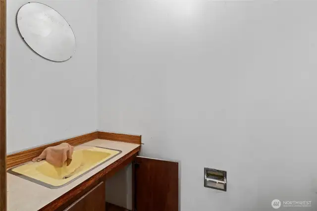 Half bathroom in the shop