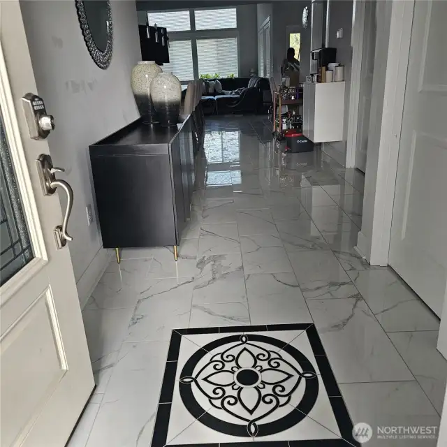 Welcome home to this beautiful medallion at the entrance