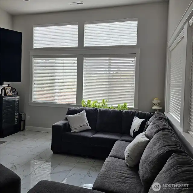 Custom automatic top blinds