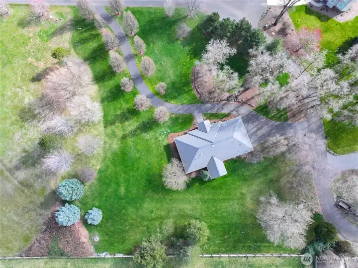 Curved Drive for Added Privacy