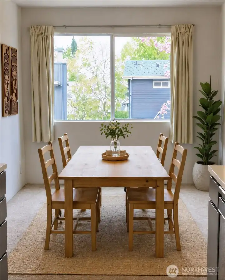 8852 bright dining area