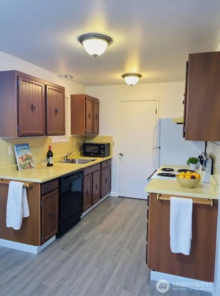 8848 kitchen with walk in pantry.