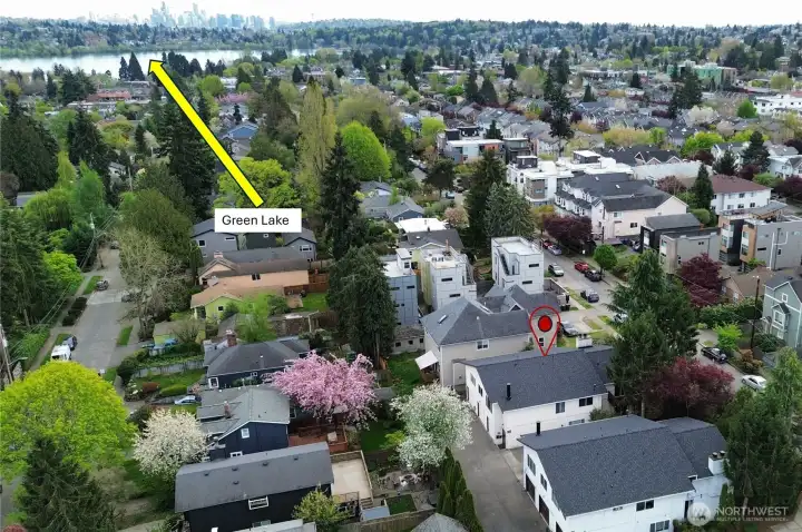 Set on a 6,663 sq ft fenced lot, it provides unmatched access to downtown Seattle, Ballard, Northgate Station, UW, North Seattle College, cafés, parks, trails, and I 5.